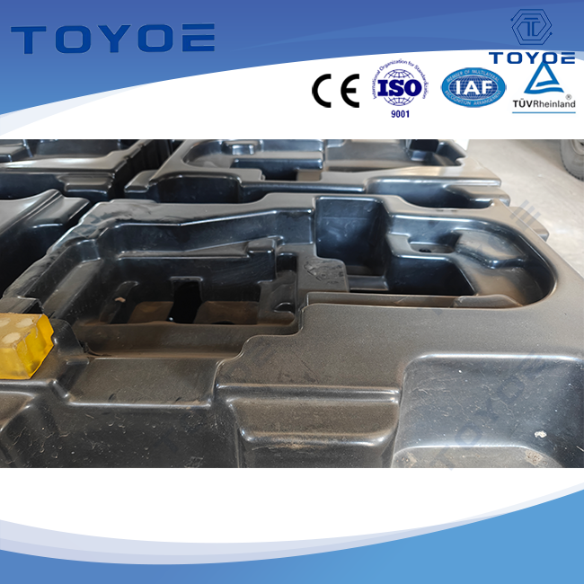 Rastrelliere di metallo con tende: ideale per parti automatiche.