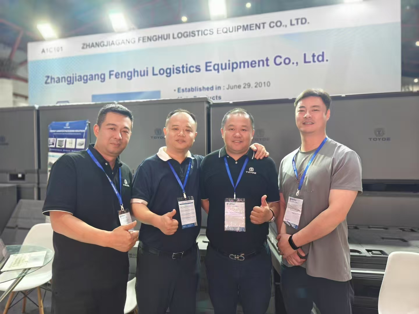 Foto di gruppo alla mostra