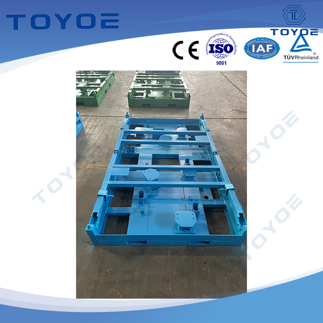 Il rack pieghevole blu e impilabile è per l'imballaggio per pneumatici per auto.