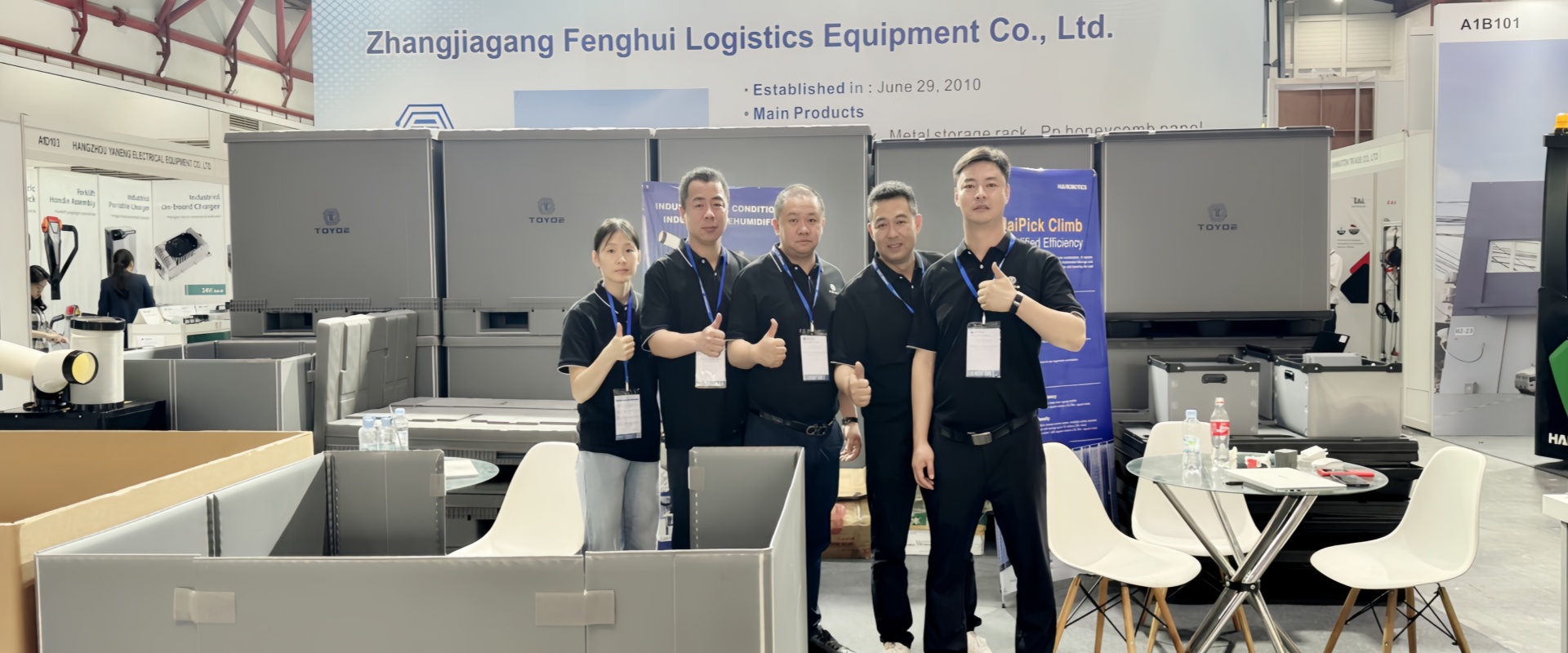 Foto di gruppo degli espositori