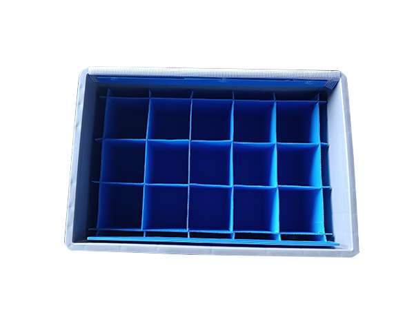 Tavola cava rivestita con contenitore di plastica