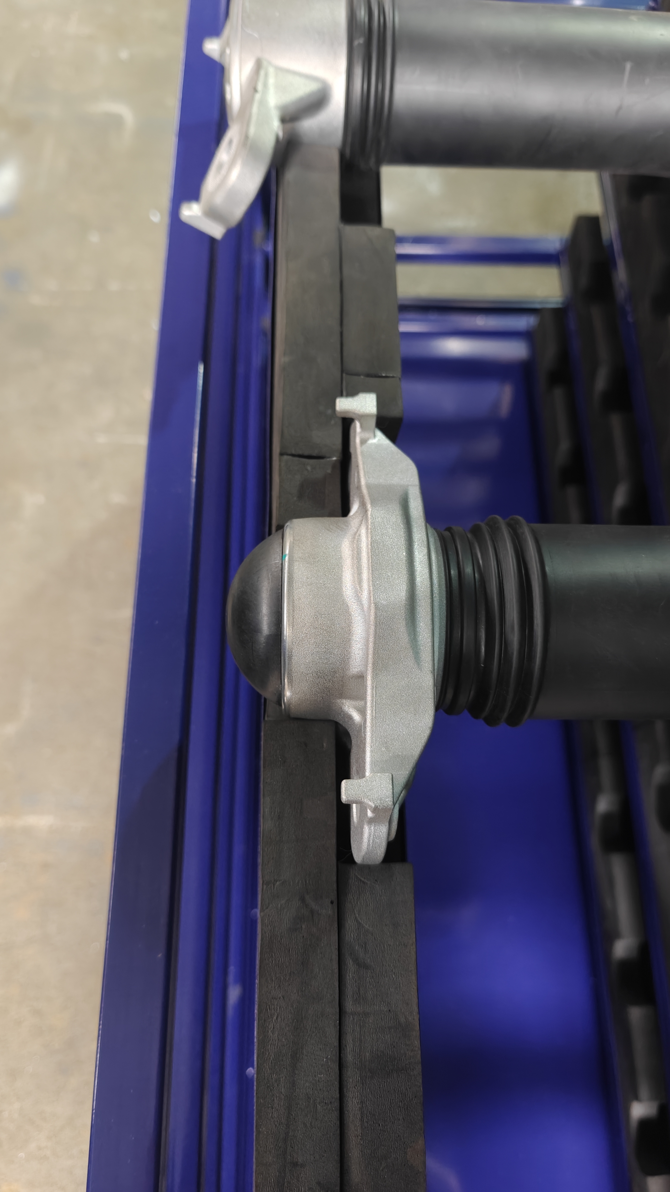 Rack per parti automatici progettati per uso interno all'interno delle fabbriche.
