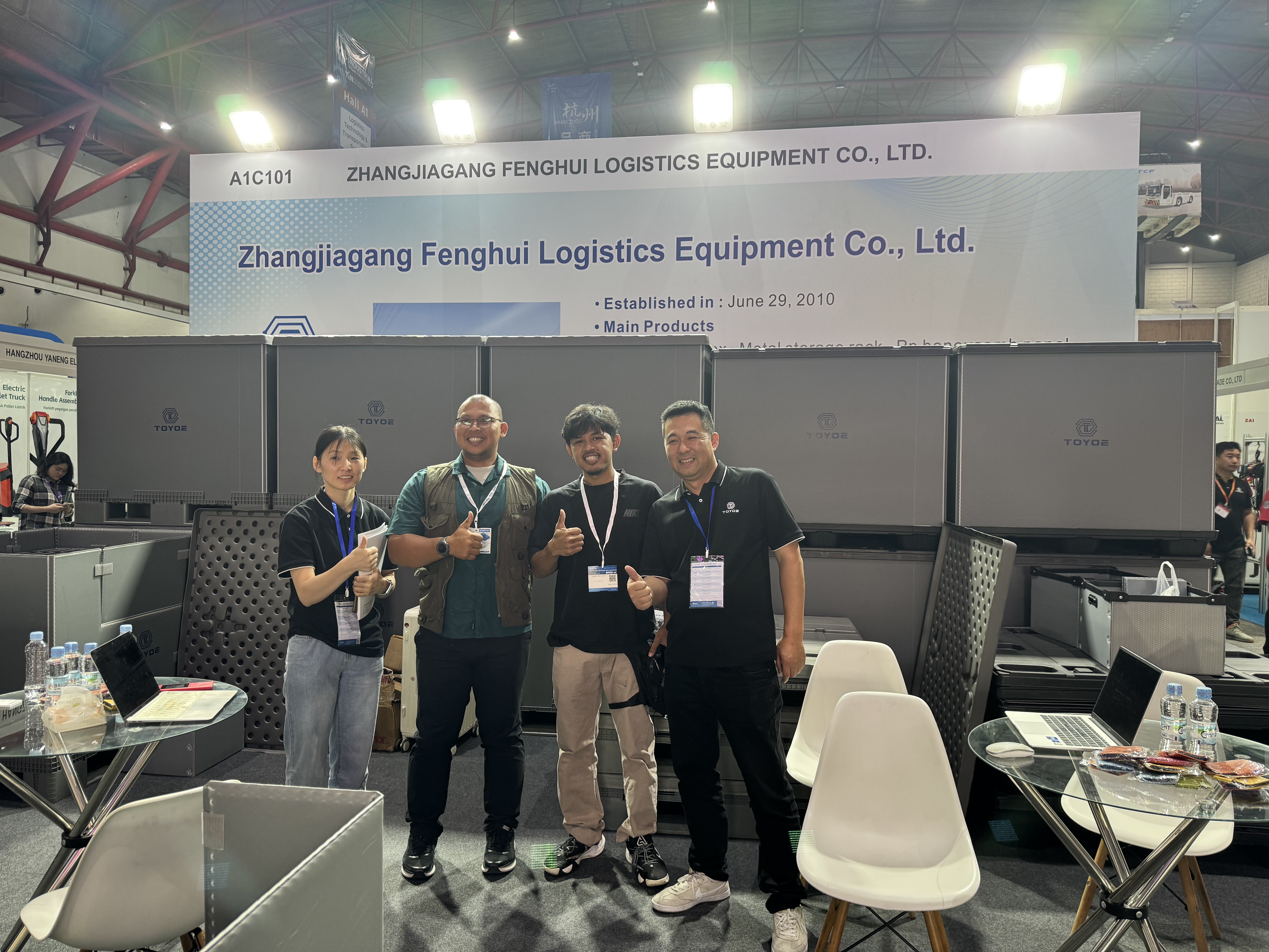 Foto di gruppo alla mostra