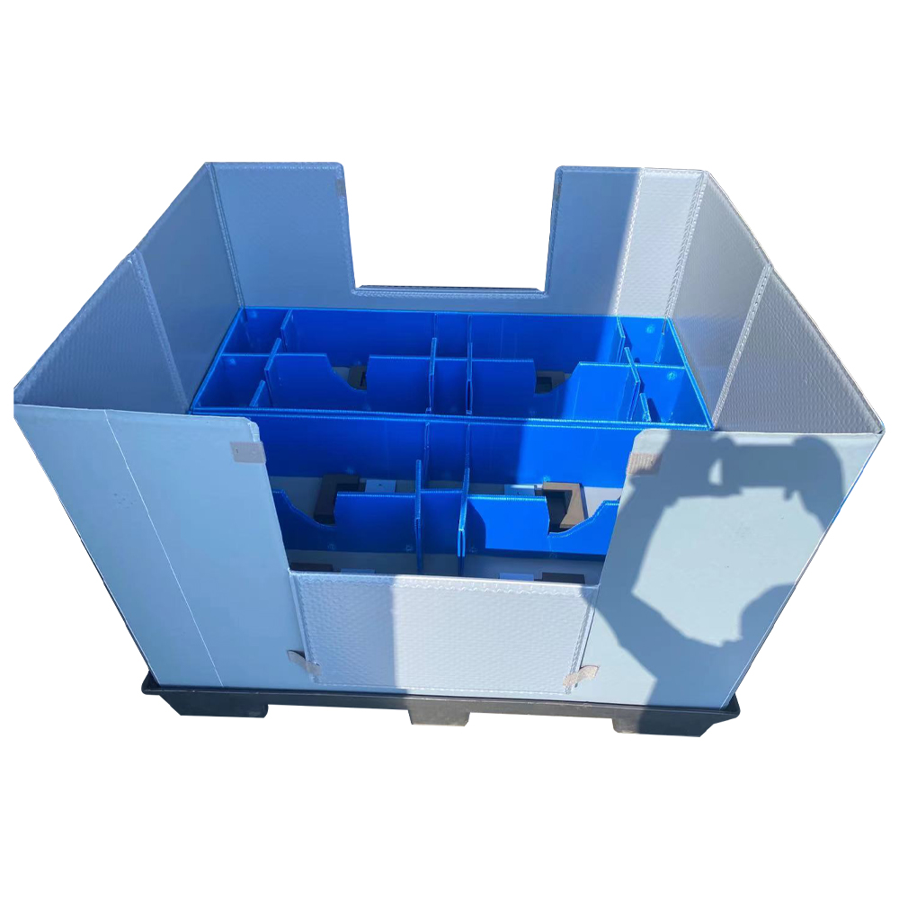 Pannello a nido d'ape e rivestimento in pannello cavo