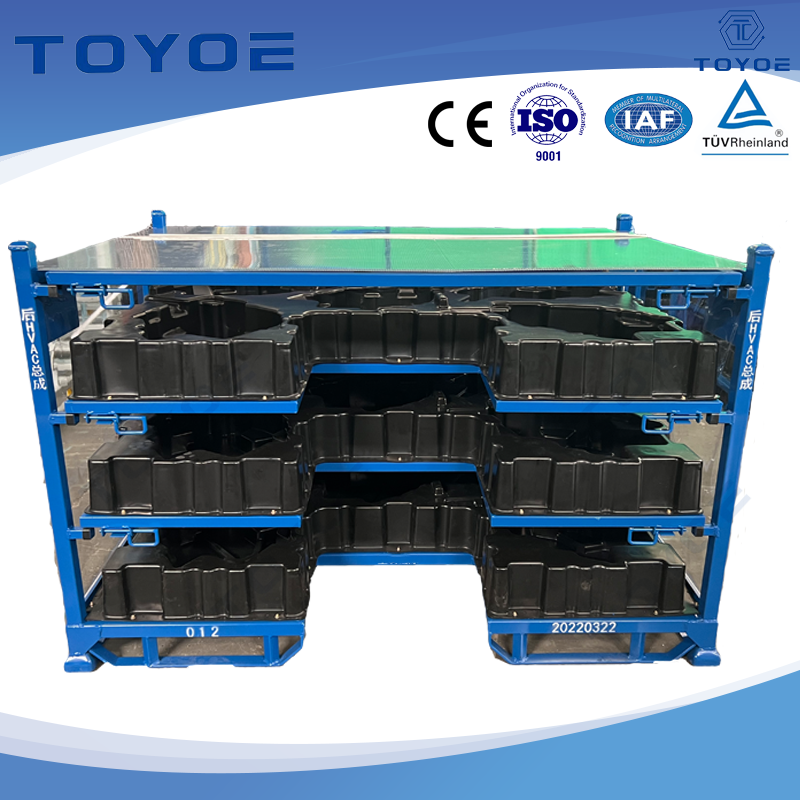 Le rastrelliere metalliche con fodere formate dal vuoto memorizzano in modo efficiente gli ammortizzatori.