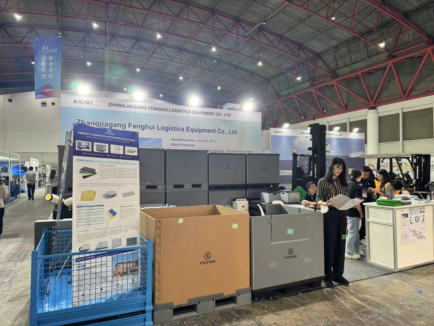 Foto di gruppo alla mostra