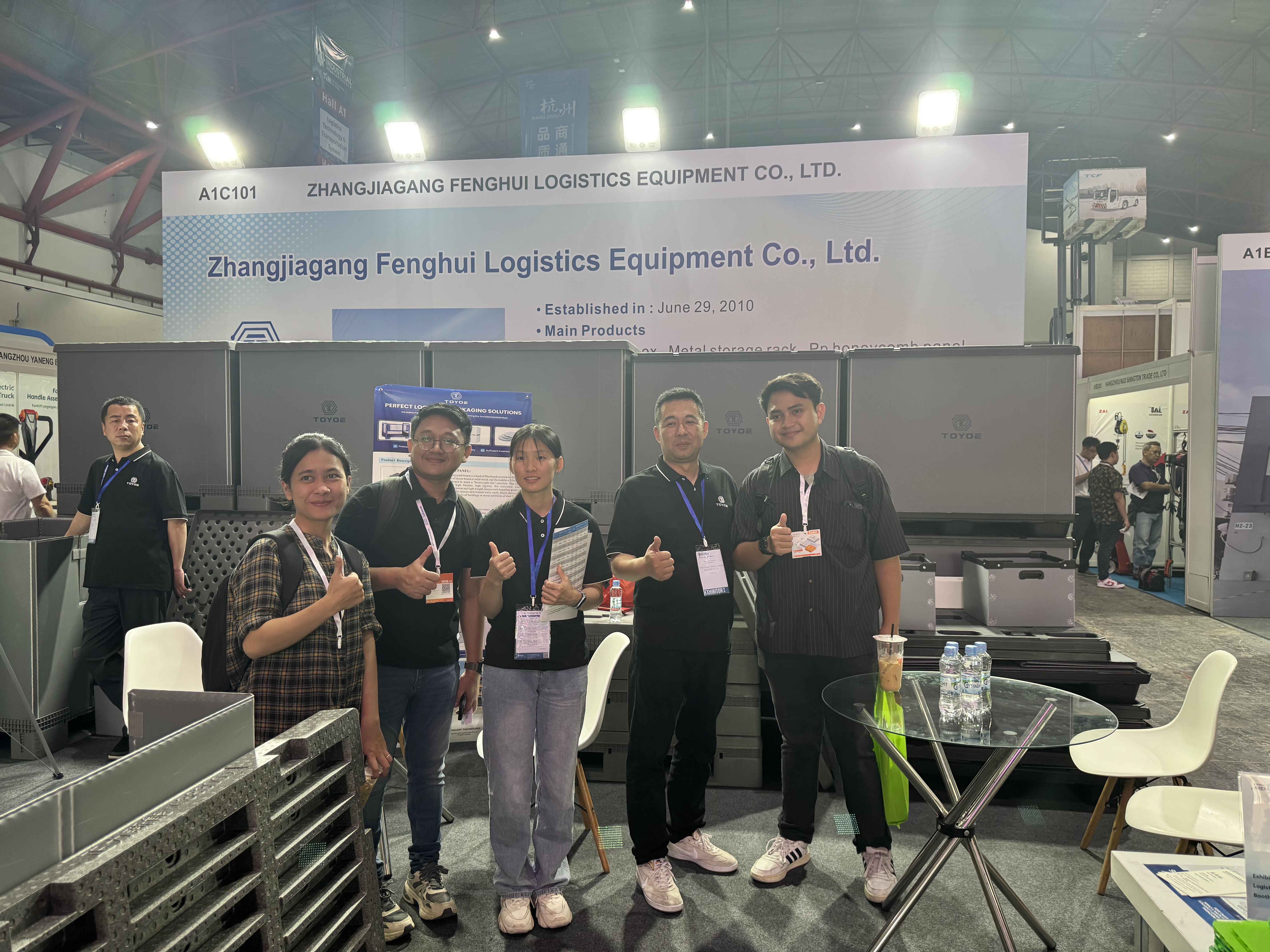 Foto di gruppo alla mostra