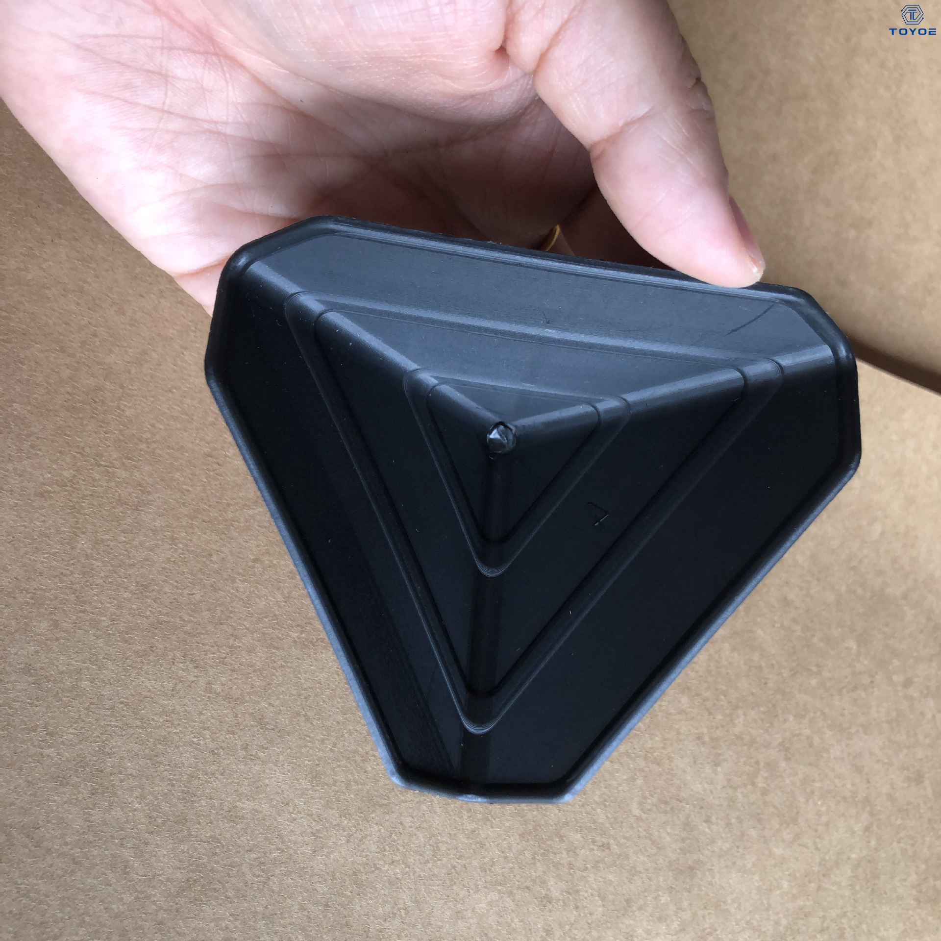 Le guardie angolari di plastica ad alta resistenza proteggono efficacemente i bordi e gli angoli dei contenitori