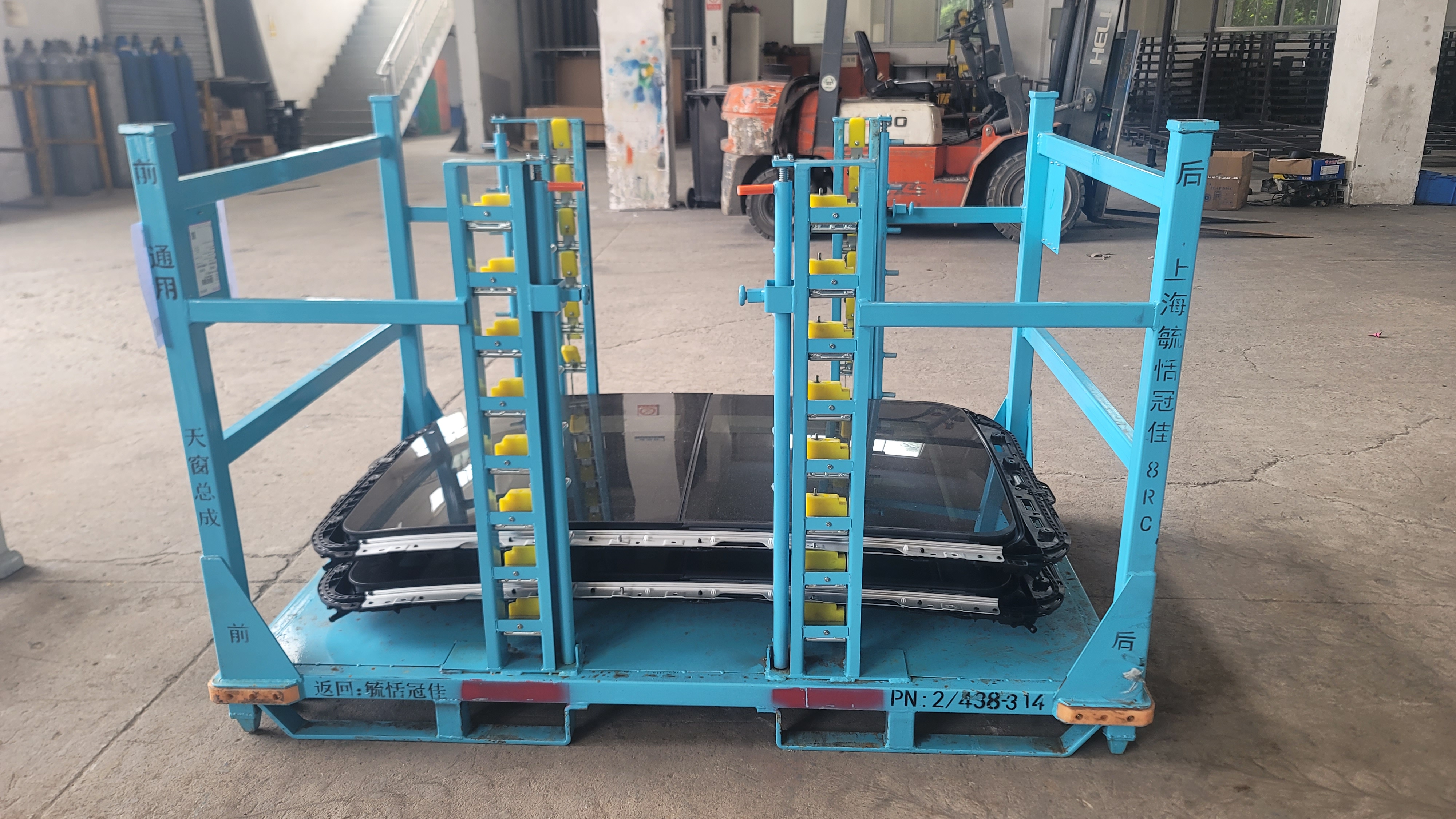 Contenitore impilabile in metallo