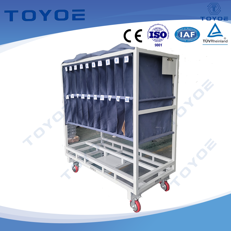 Rack di materiali di dimensioni personalizzate con fodere formate dal vuoto per parti automobilistiche.