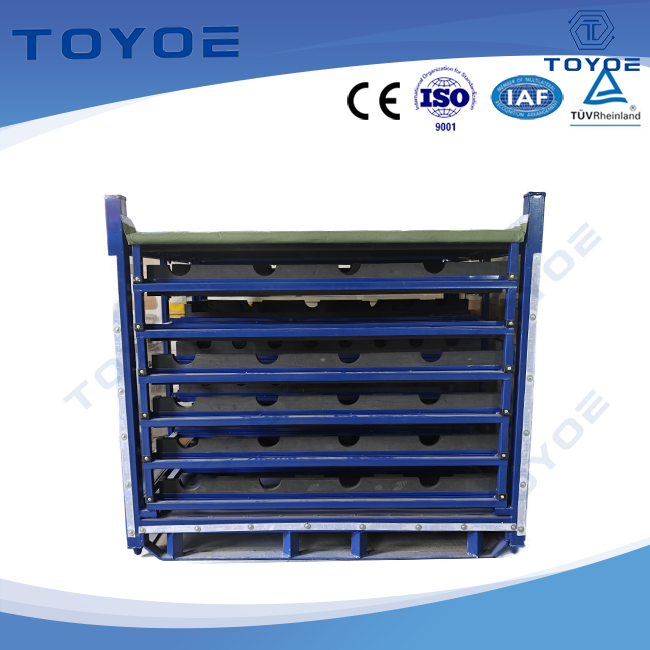 Rack per risparmiare spazio con fodere protettive per parti automatiche.