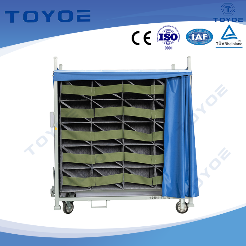 Rack versatili immagazzinano diverse parti auto, garantendo la sicurezza del trasporto.