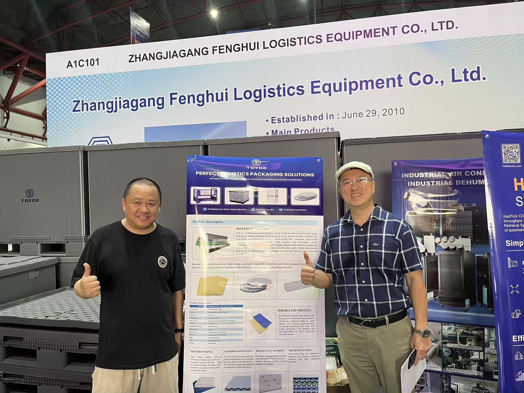 Foto di gruppo alla mostra