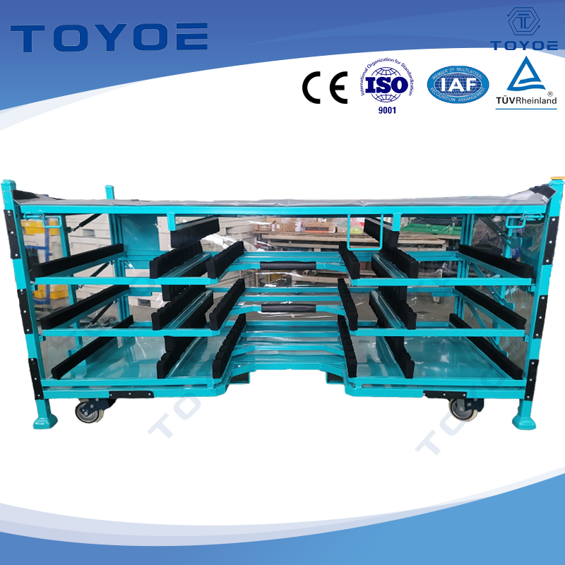 Il rack multistrato con rivestimento interno semplifica la raccolta per le lavoratrici.