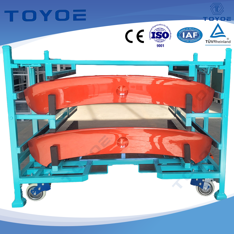 Le rastrelliere metalliche con fodere formate dal vuoto memorizzano in modo efficiente gli ammortizzatori.