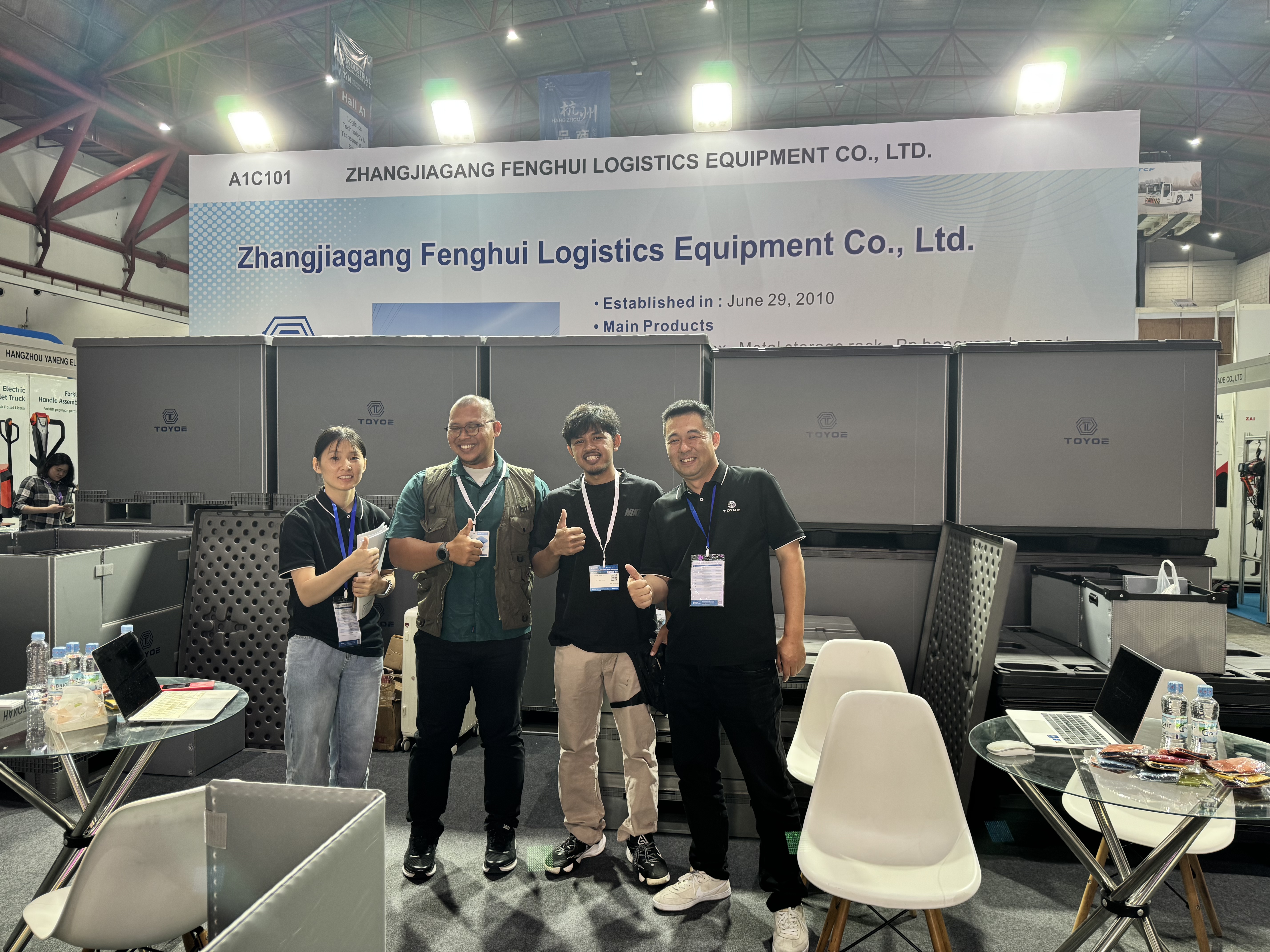 Foto di gruppo alla mostra