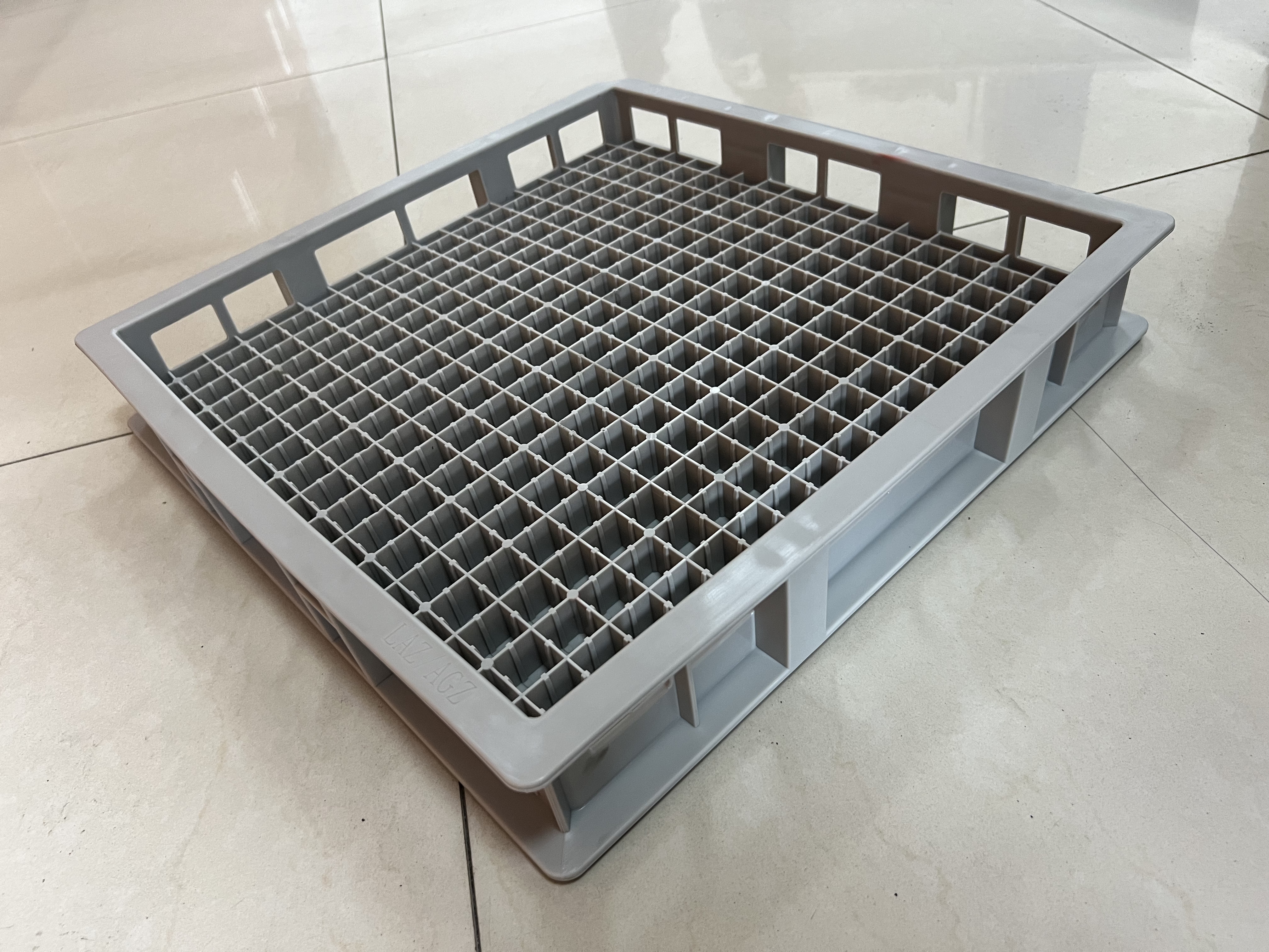 Contenitore stampato ad iniezione